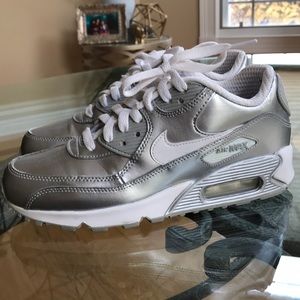 Women’s NIke 6 in women’s